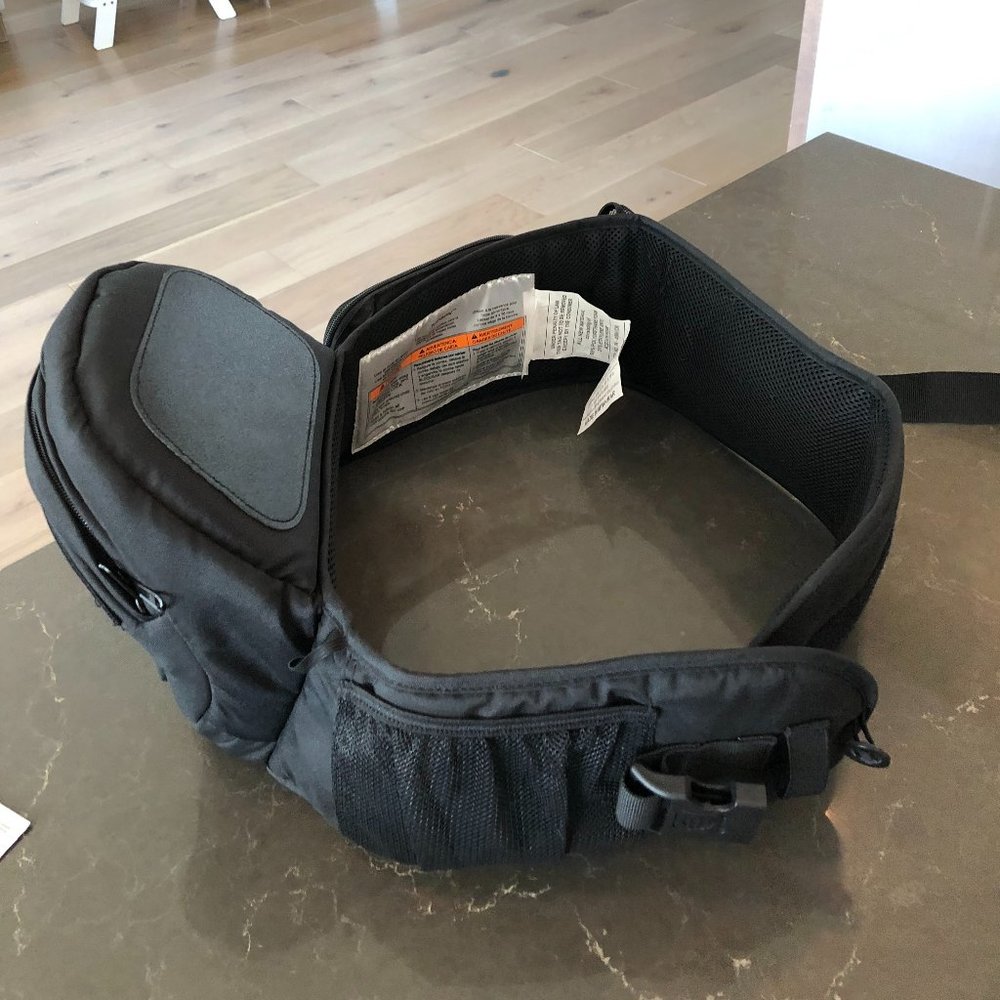 TushBaby hip seat baby carrier Black - for 4-36 months